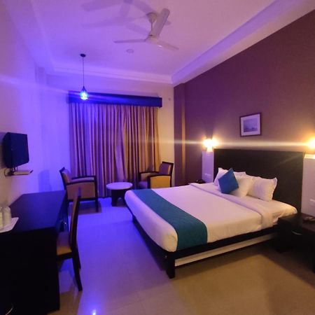 Hotel Excalibur Kottayam Exterior foto