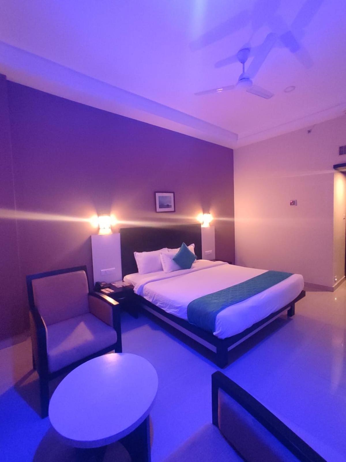 Hotel Excalibur Kottayam Exterior foto